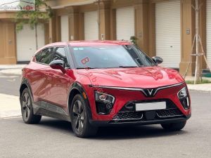 Xe VinFast VF7 Eco 2025