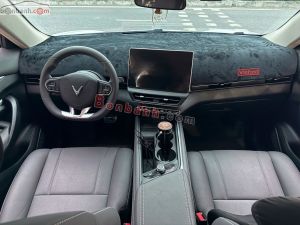 Xe VinFast VF7 Eco 2026
