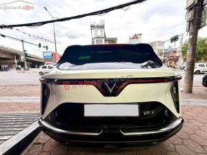 Xe VinFast VF7 Eco 2026