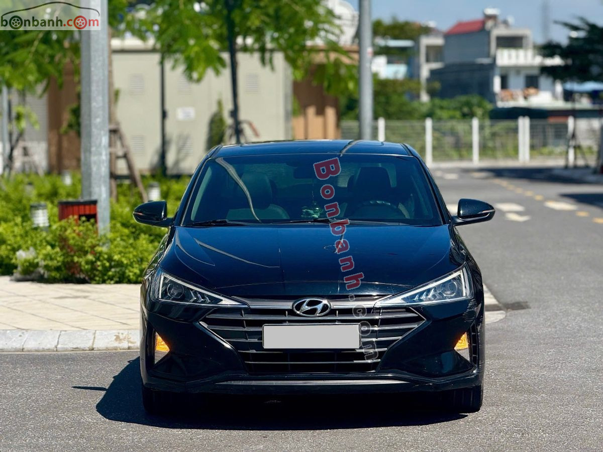 Hyundai Elantra 1.6 AT