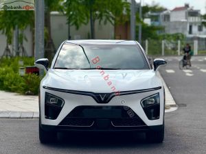 Xe VinFast VF7 Eco 2026