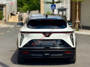 Xe VinFast VF7 Eco 2026