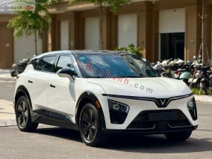 Xe VinFast VF7 Eco 2026