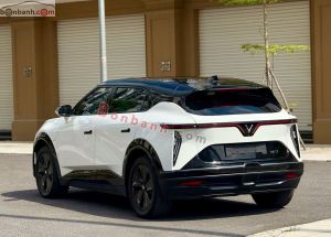Xe VinFast VF7 Eco 2026