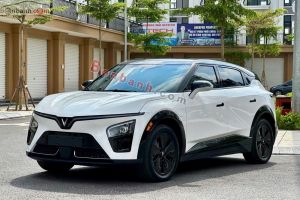 Xe VinFast VF7 Eco 2026